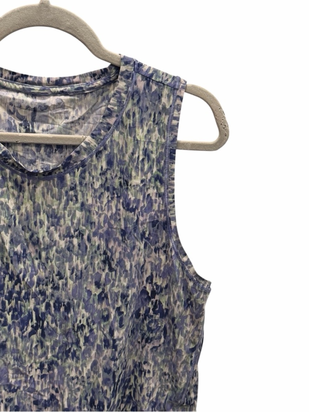 Athleta Ultimate Cropped Muscle Tank Top in a purple flora - XL - Picture 3 of 4
